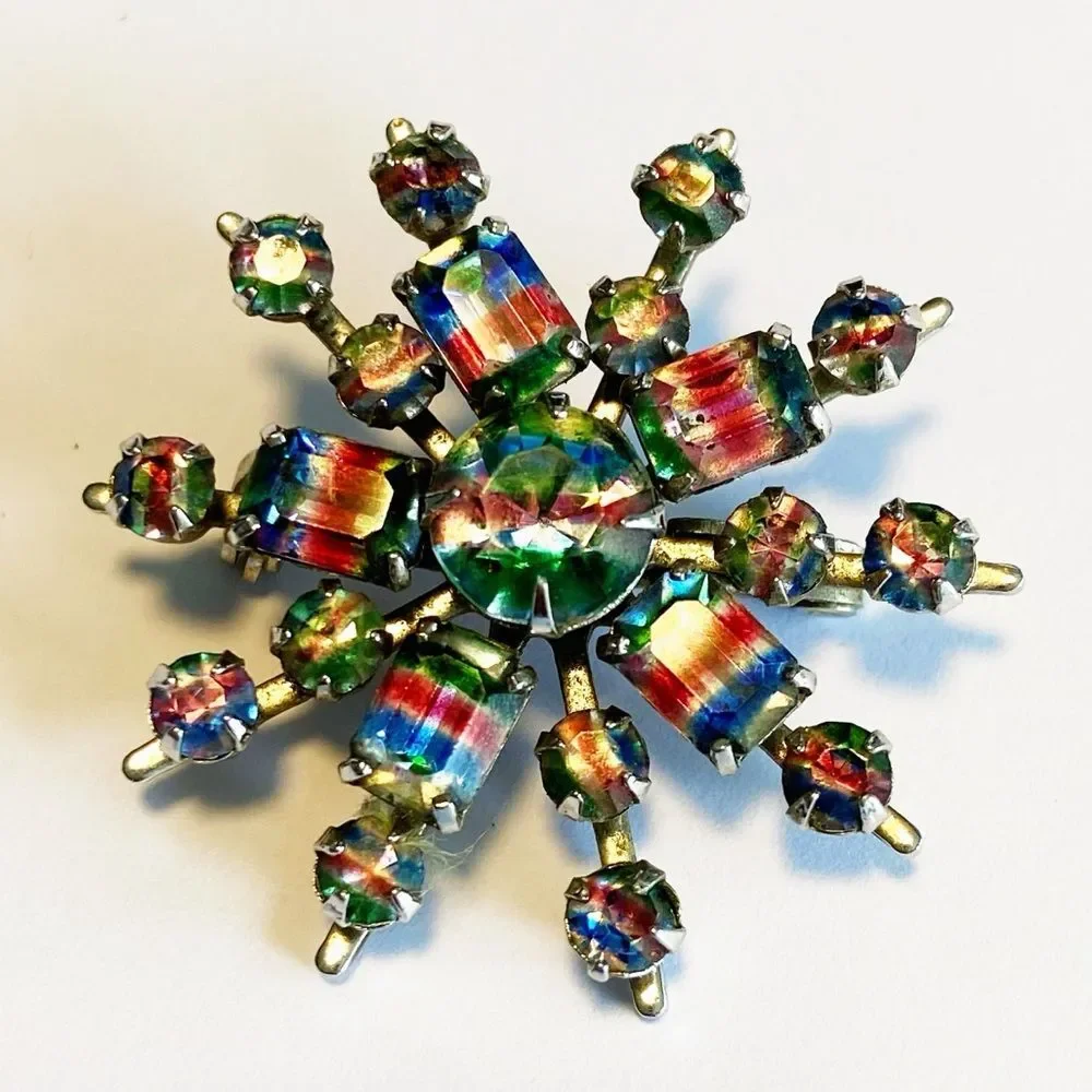 Vintage 1930s Iris Glass prong set Starburst rhinestone brooch- silver tone
